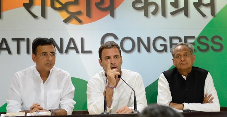 प्रेस कॉन्फ्रेस करते राहुल गांधी