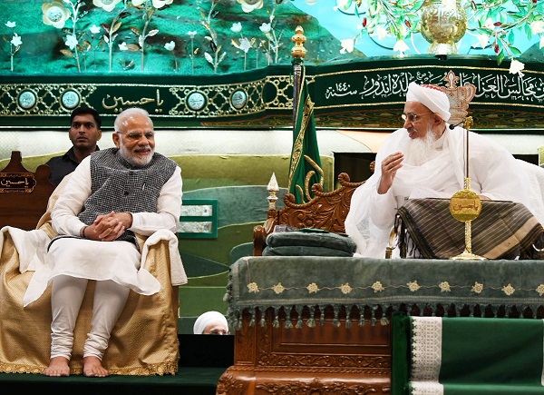 Prime Minister Narendra Modi and  Dawoodi Bohra community Syedna Mufaddal Saifuddin