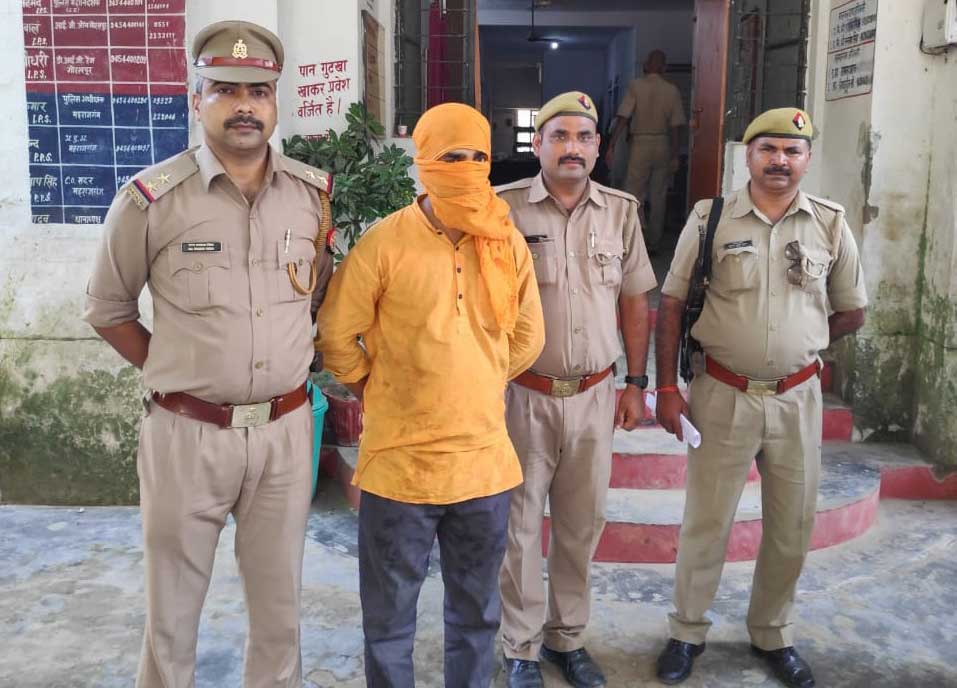 पुलिस की गिरफ्त में आरोपी