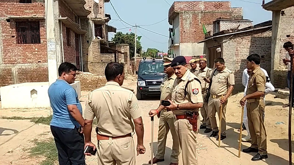 ग्राम सभा बरगदवा में तैनात भारी पुलिस बल