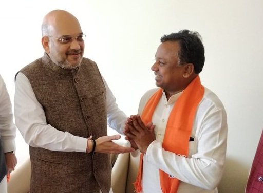 Congress MLA Ramdayal Uike with BJP President Amit Shah