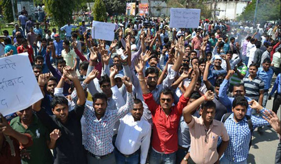 भर्ती परीक्षा को लेकर प्रदर्शन (फाइल फोटो)