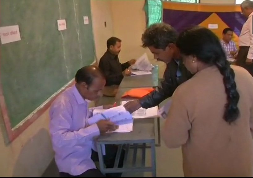 People Arrive to caste their vote