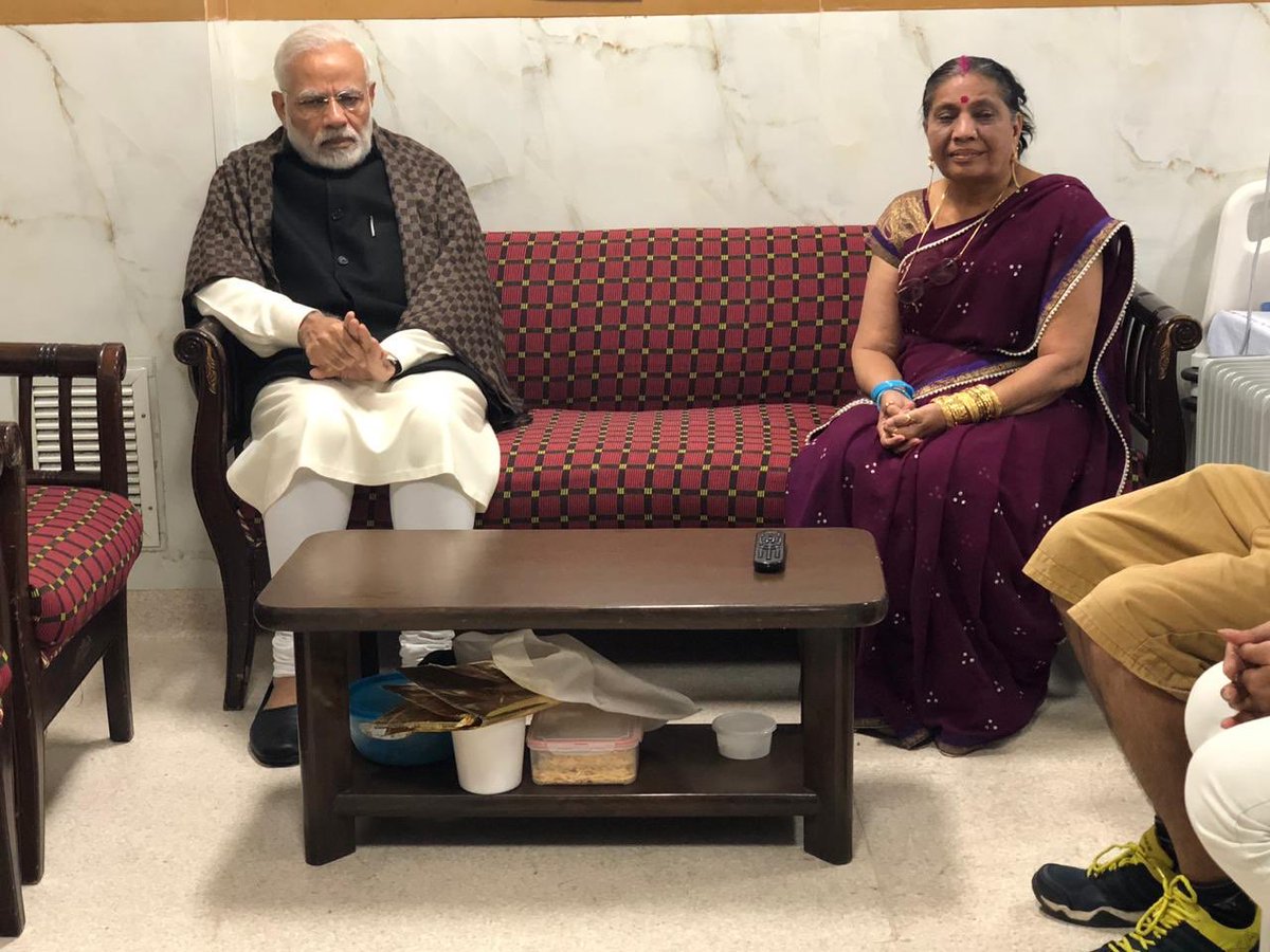 Prime Minister Narendra Modi  meets Jagdish Thakkar's family