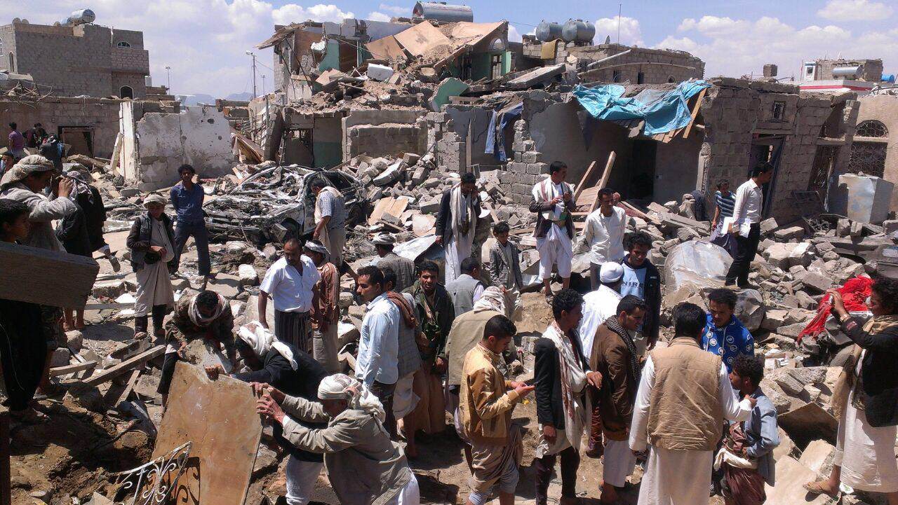 People at  an aid distribution center in Yemen