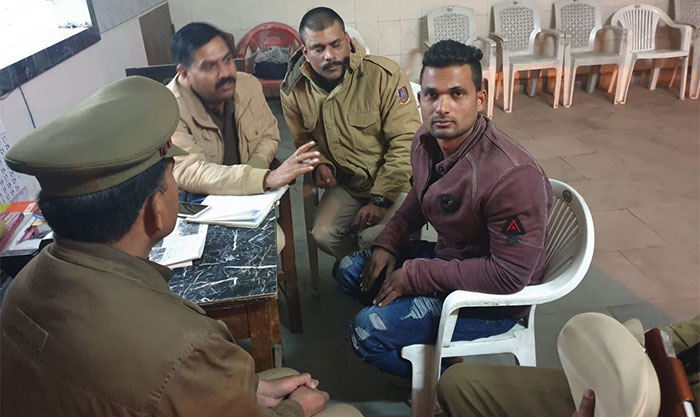 पुलिस की गिरफ्त में आरोपी