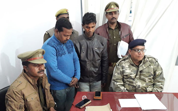 पुलिस की गिरफ्त में आरोपी