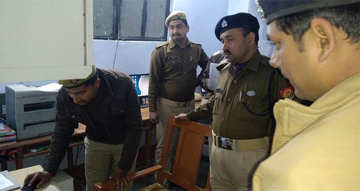 थानों का निरीक्षण करते अपर पुलिस अधीक्षक