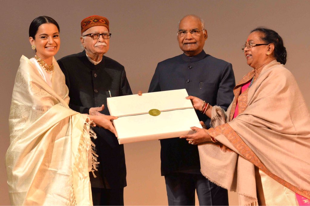 President Ram Nath Kovind  felicitates cast of 'Manikarnika'