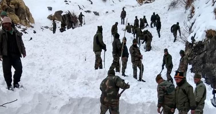 Operations to rescue Jawans buried by Himachal Pradesh