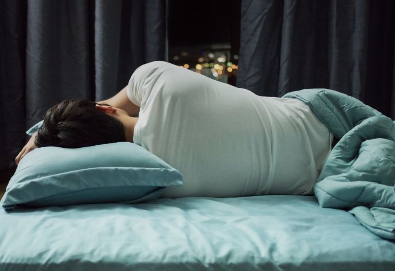 Weekend sleep-in may ruin your waistline