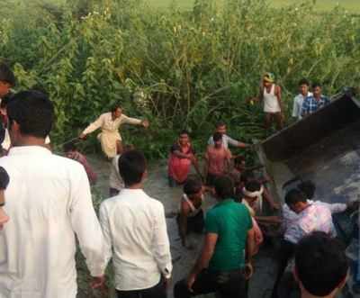 Two killed as tractor-trolley turns turtle