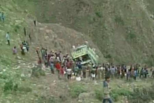 Six killed as vehicle falls into gorge in Rajouri