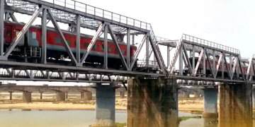 Bogies Of Bhubaneswar-Delhi Rajdhani Express Uncouple On Kathajodi Bridge