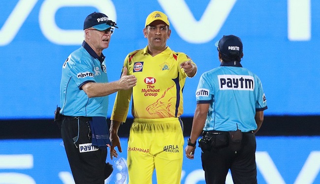 MS Dhoni arguments with umpires