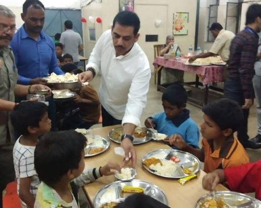 Robert Vadra distributing food to NGO children