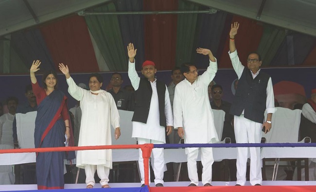 BSP Supremo Mayawati shares stage with SP President Akhilesh and MP Dimple Yadav