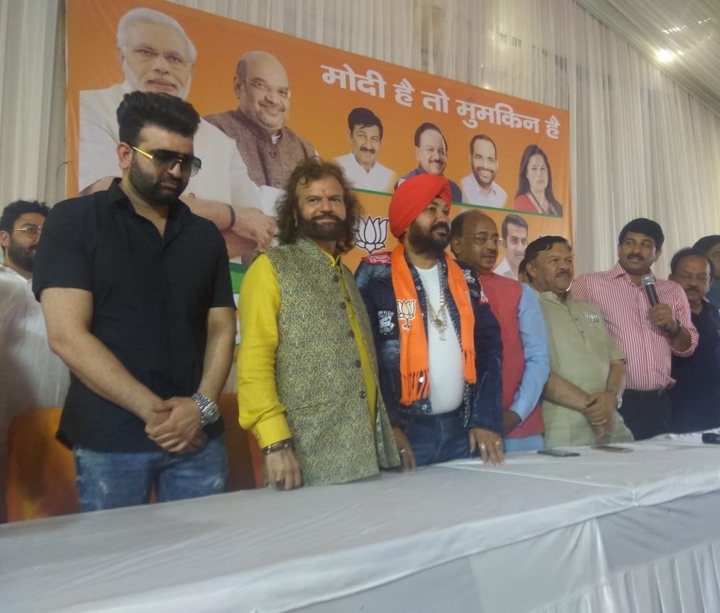 Famous Punjabi singer Daler Mehndi with Delhi BJP chief Manoj Tiwari and Union minister Vijay Goel