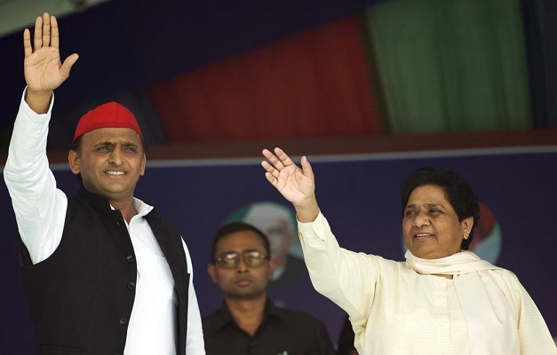 BSP Supremo Mayawati shares stage with SP President Akhilesh Yadav