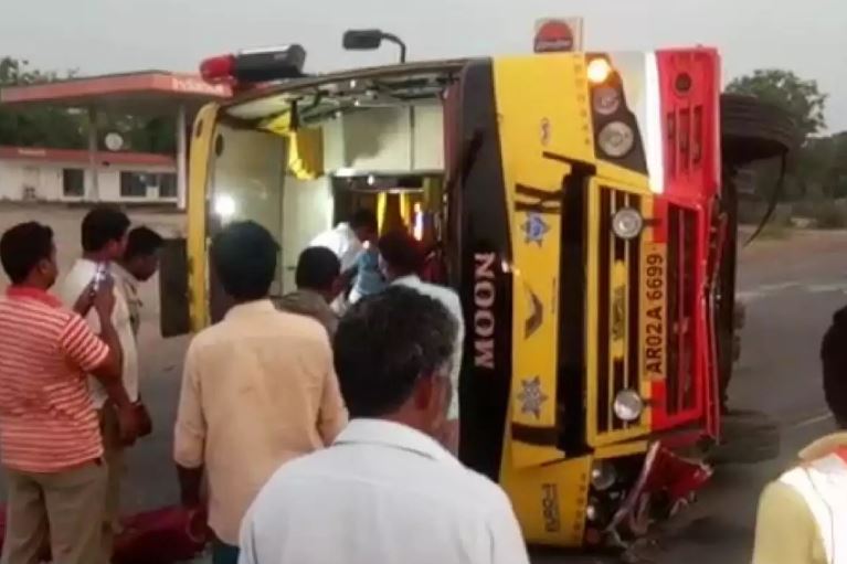 30 injured in bus accident