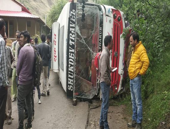 Seven injured after a bus carrying 45 BJP workers overturned at Nagni village in Banjar area of Kullu district