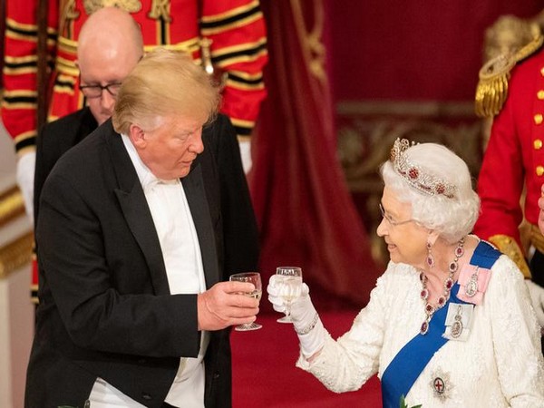 US President Donald Trump with Queen Elizabeth II at the State Banquet in Buckingham Palace on June 3