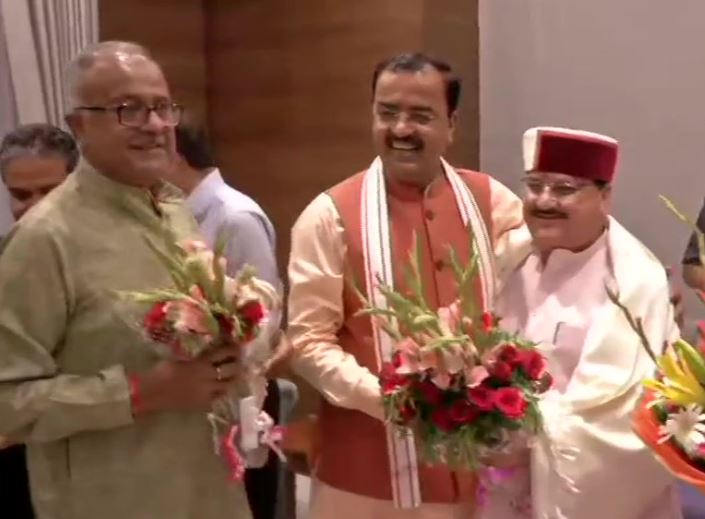 BJP Working President JP Nadda being felicitated by party leaders at the party Headquarters