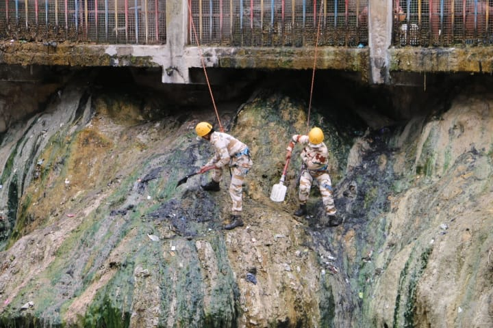 ITBP women personnel cleanning the banks of Alaknanda River