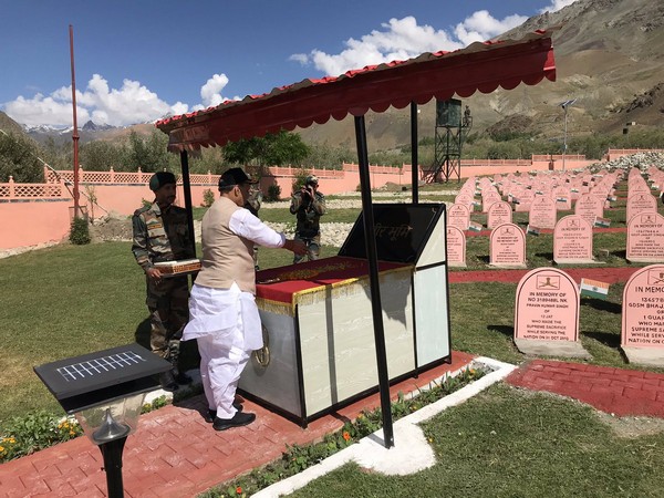 Defence Minister Rajnath Singh paying floral tributes at Kargil War Memorial