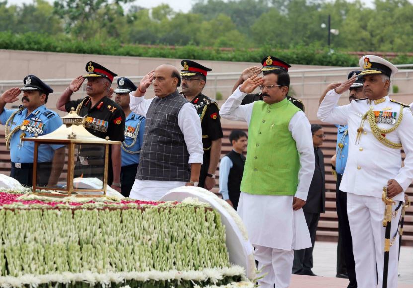 Rajnath Singh pays  tribute