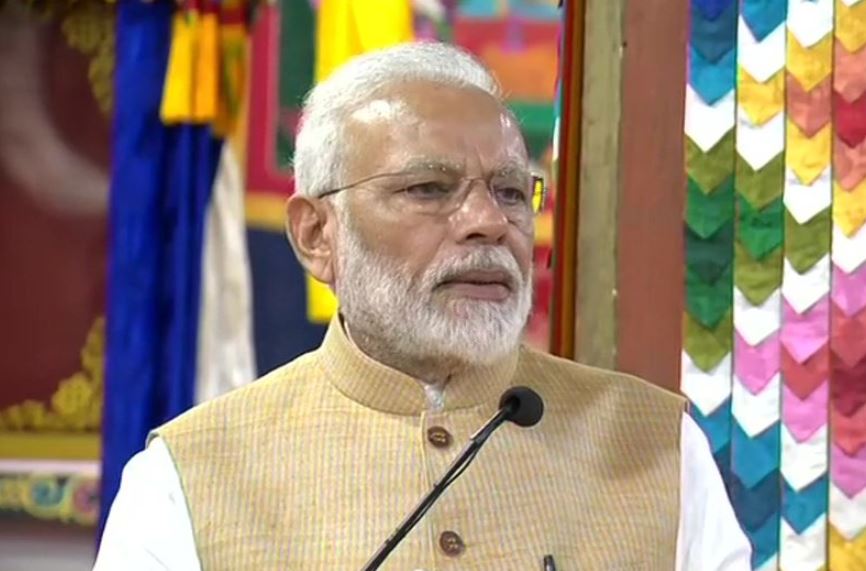 Prime Minister Narendra Modi  addressing students and parliamentarians at the Royal University