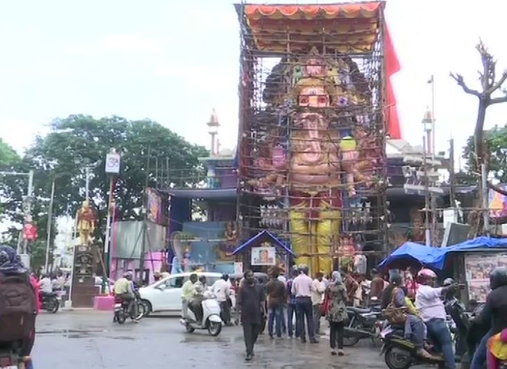 The statue being constructed by the Ganesh Utsava Committee in Hyderabad