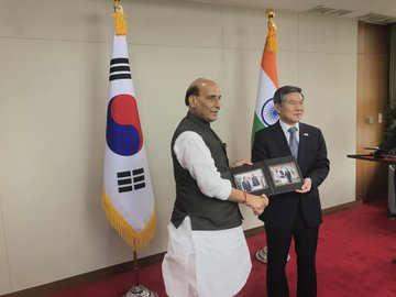 Defence Minister Rajnath Singh and his South Korean counterpart Jeong Kyeong-Doo