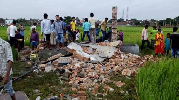 धमाके में छतिग्रस्त हुआ घर