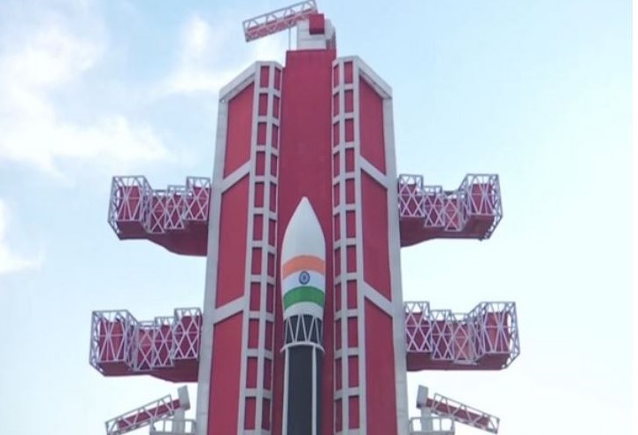 Pandal inspired by Chandrayaan-2 built-in Varanasi