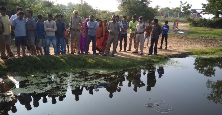 25 वर्षीय युवक की पानी में तैरती हुई लाश