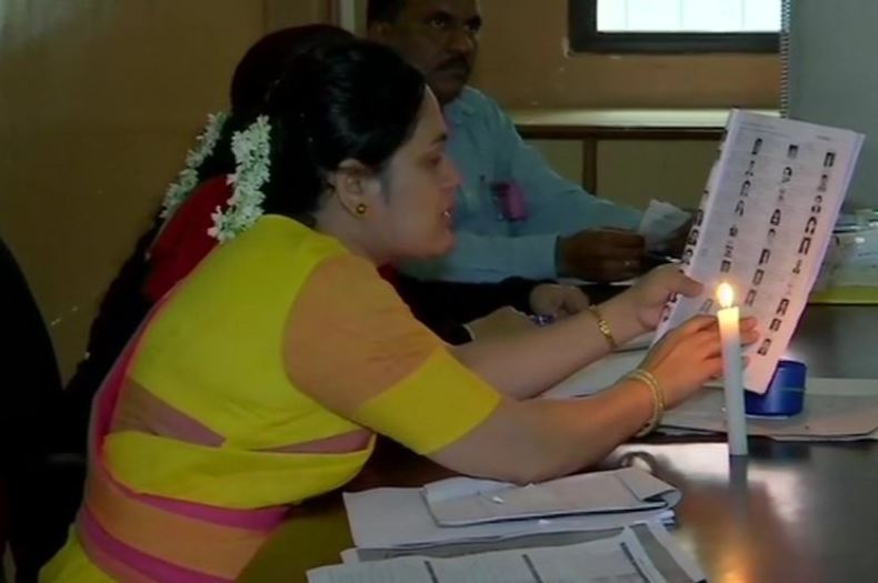 Power cut at a polling booth in Pune's Shivaji Nagar