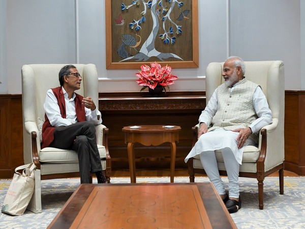 Prime Minister Narendra Modi and Nobel Prize 2019 winner Abhijit Banerjee