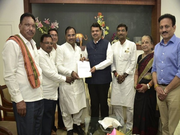 CM Devendra Fadnavis with Kishor Jorgewar (left)