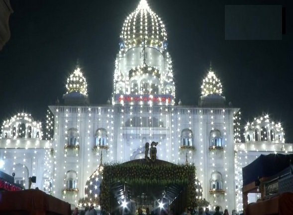 Hundreds of devotees flock to Gurudwara Bangla Sahib in New Delhi early on Tuesday on Guru Purab