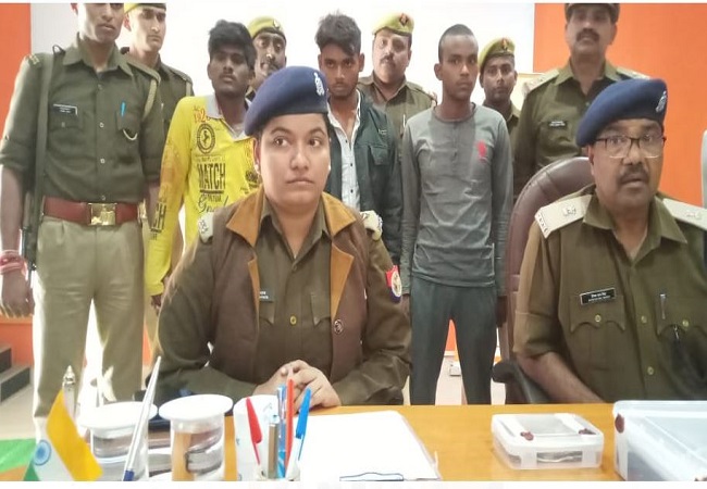 नकली नोटों का धंधा करने वाले गिरोह  के साथ यूपी पुलिस