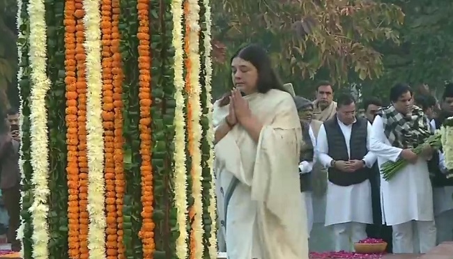 Maneka Sanjay Gandhi pays tribute to late Congress leader Sanjay Gandhi on his birth anniversary