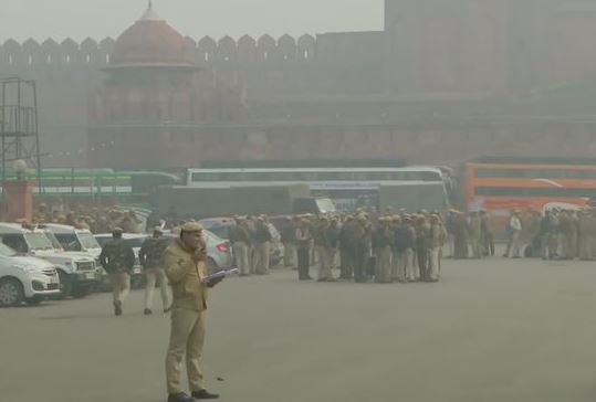 Police detaining anti-CAA protestors near Red Fort on Thursday morning