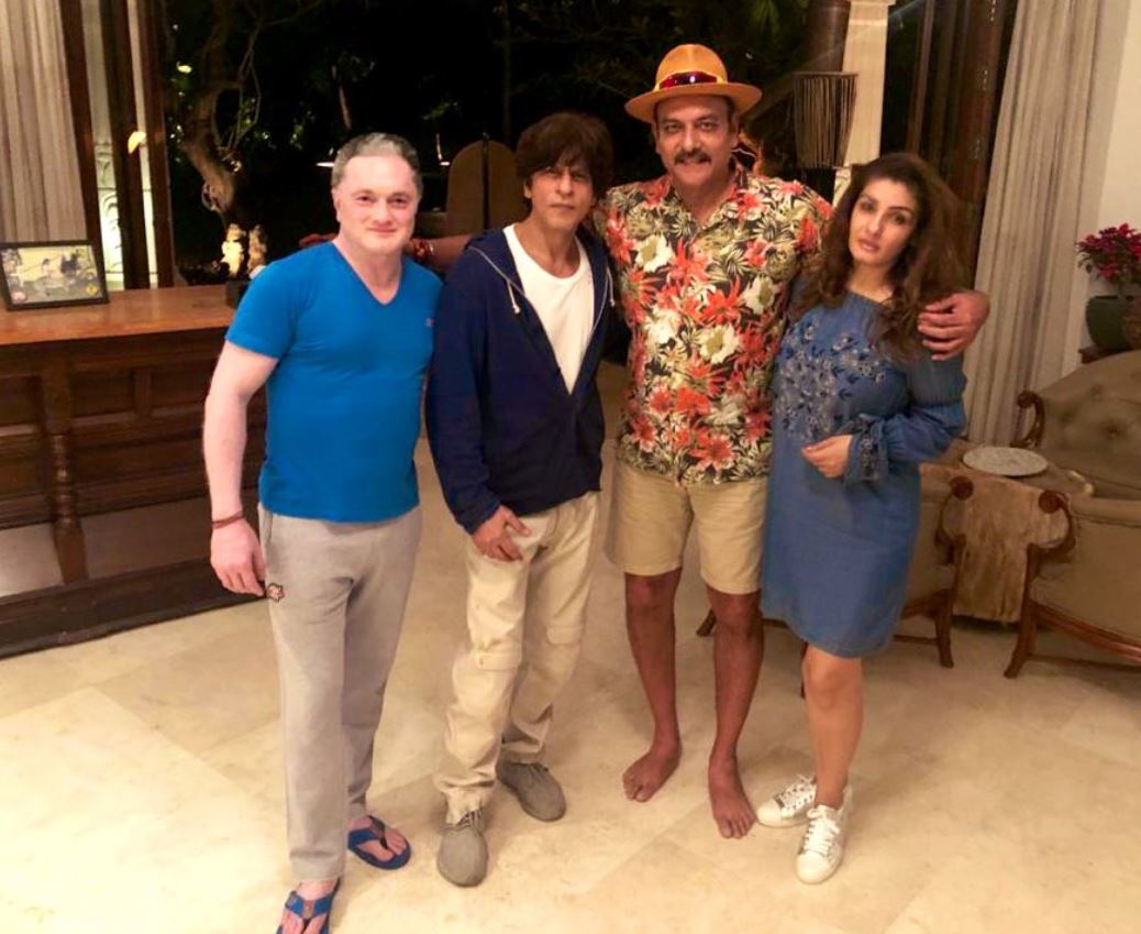 Ravi Shastri with Shah Rukh Khan, Raveena Tandon and Gautam Singhania