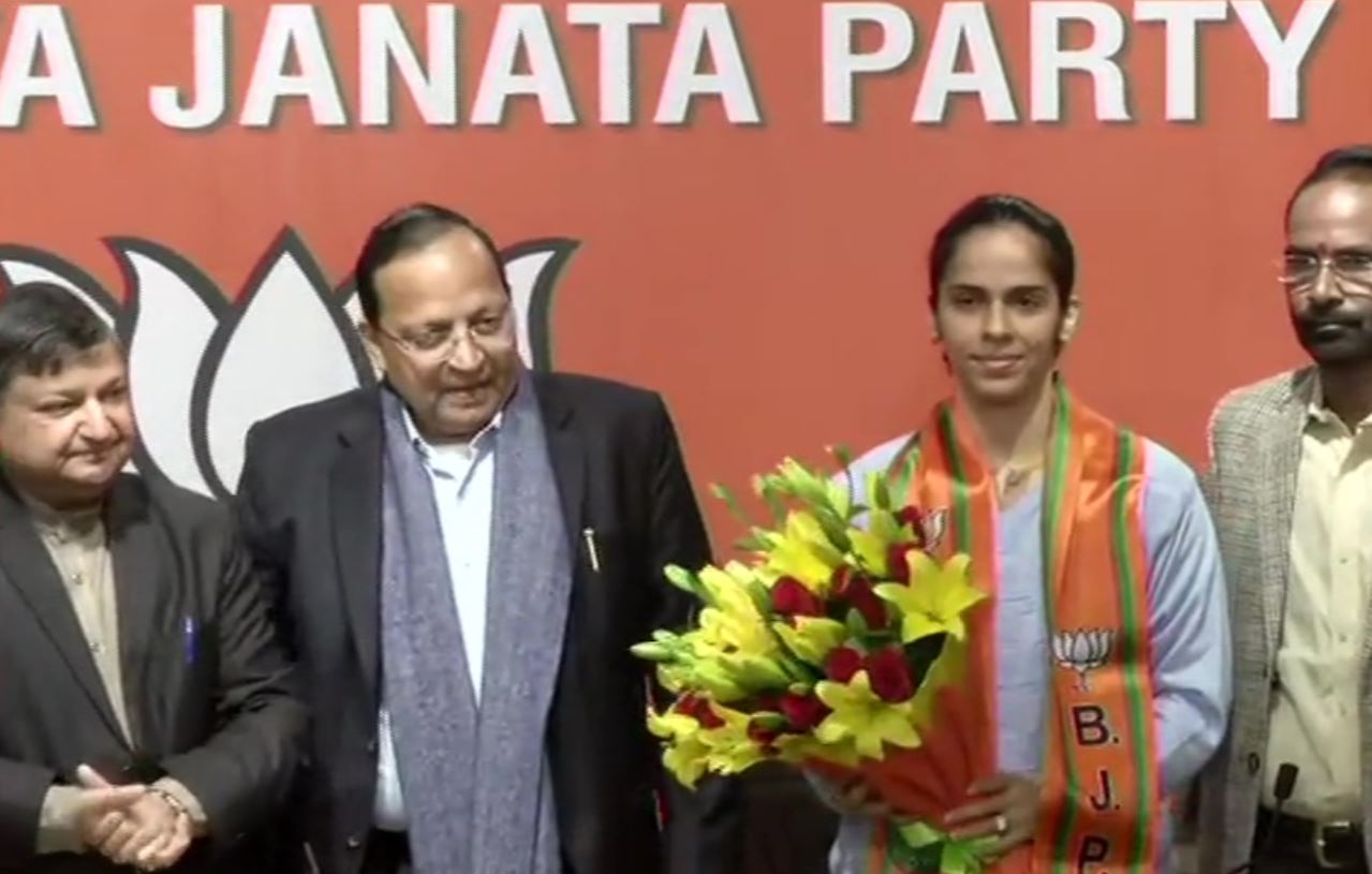 Badminton Player Saina Nehwal joins BJP in the presence of Party's National General Secretary Arun Singh