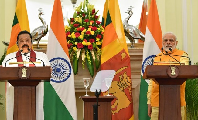 Prime Minister Narendra Modi and Sri Lankan Prime Minister Mahinda Rajapaksa