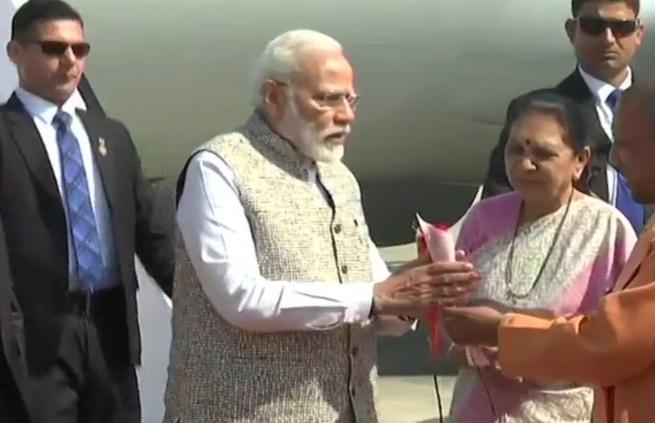 Prime Minister Modi arrives in Varanasi