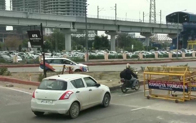 Road connecting Faridabad to Noida