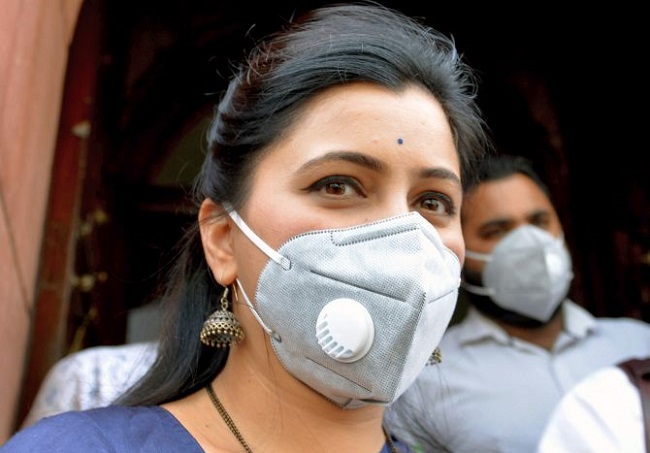 Navneet Ravi Rana wearing mask in Parliament