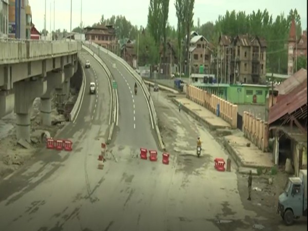 Lal Chowk  wears deserted look